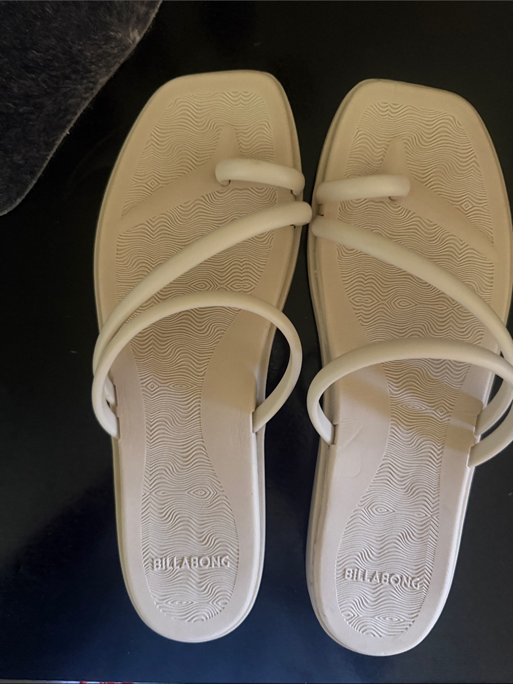 Billabong Beige Minimalist Loop Sandals NWOT